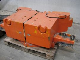Demag AC 155 counterweight