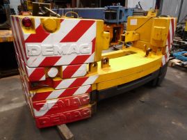 Demag AC 155 counterweight