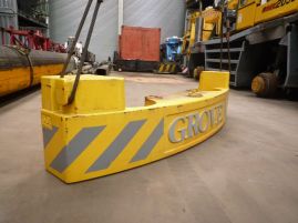 Grove GMK 2035 counterweight